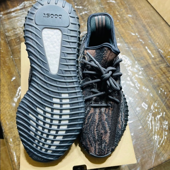 Authentic YEEZY BOOST 350 V2 'MX ROCK' - Picture 3 of 6